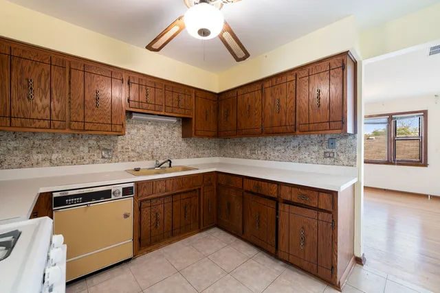 $2,450 | 8427 West Windsor Avenue, Unit 2, Chicago, IL 60656