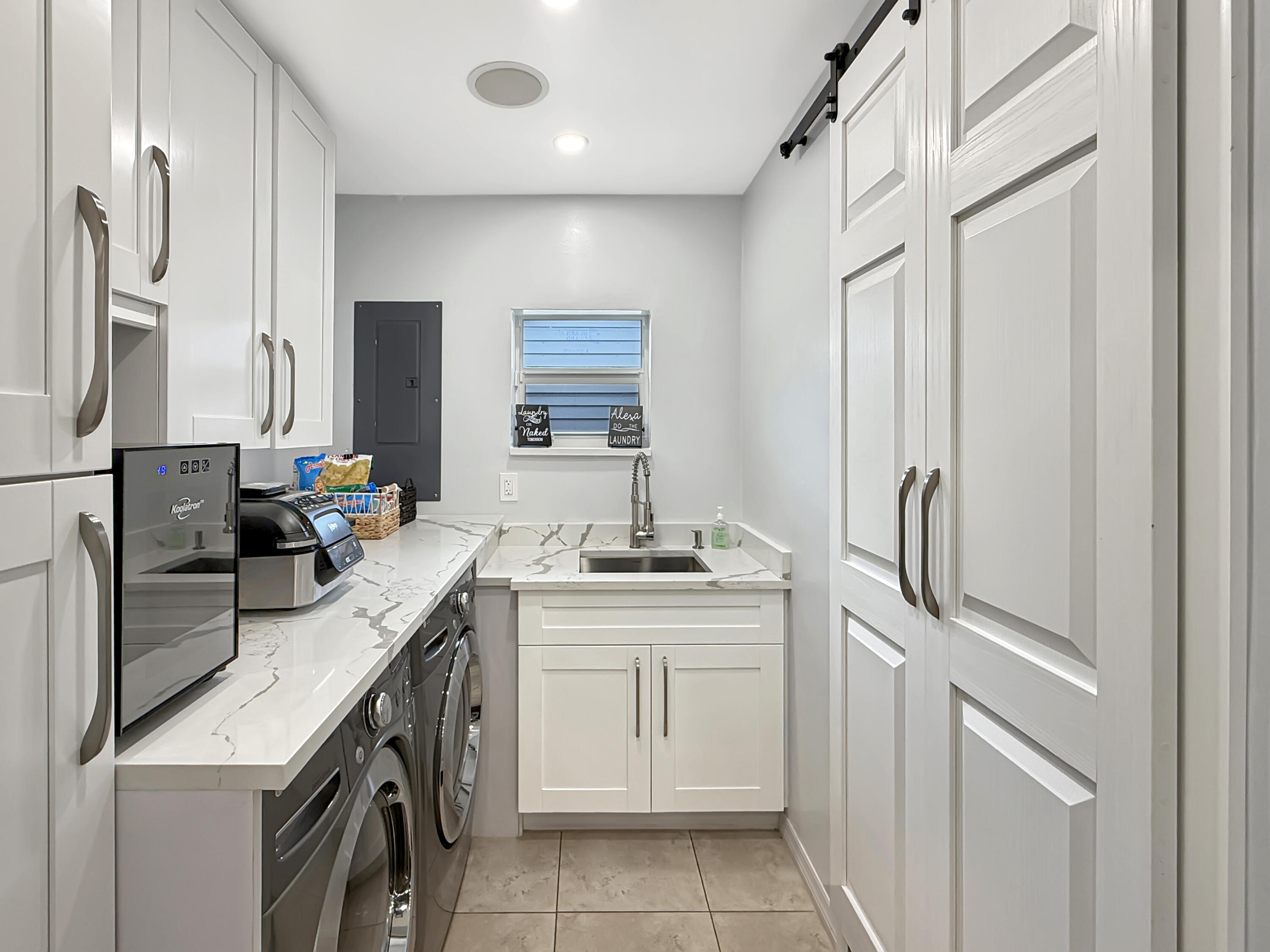 952 Sumter Road East West Palm Beach, FL 33415 - Photo 18 of 20 Laundry Room