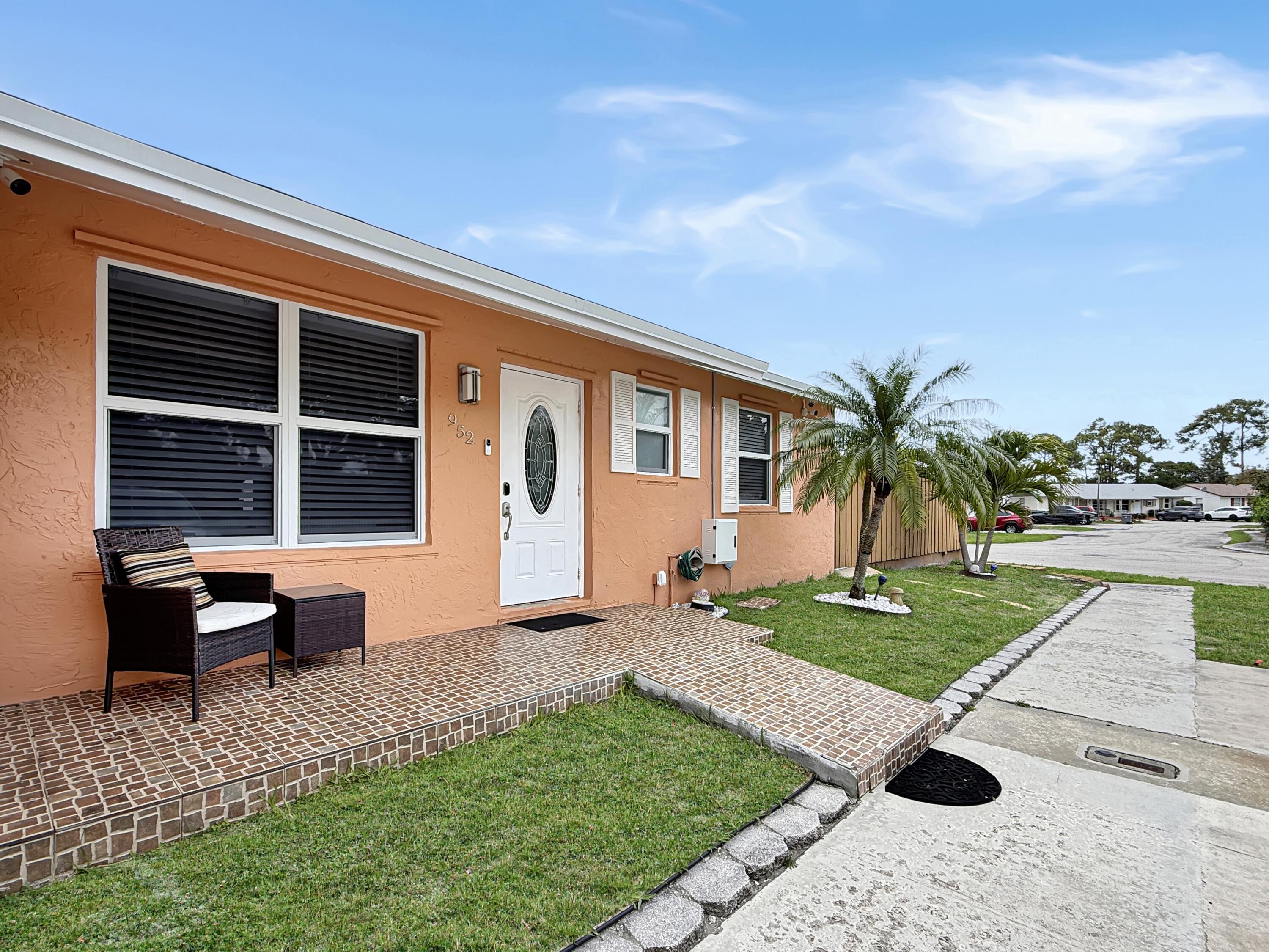 952 Sumter Road East West Palm Beach, FL 33415 - Photo 4 of 20 Front