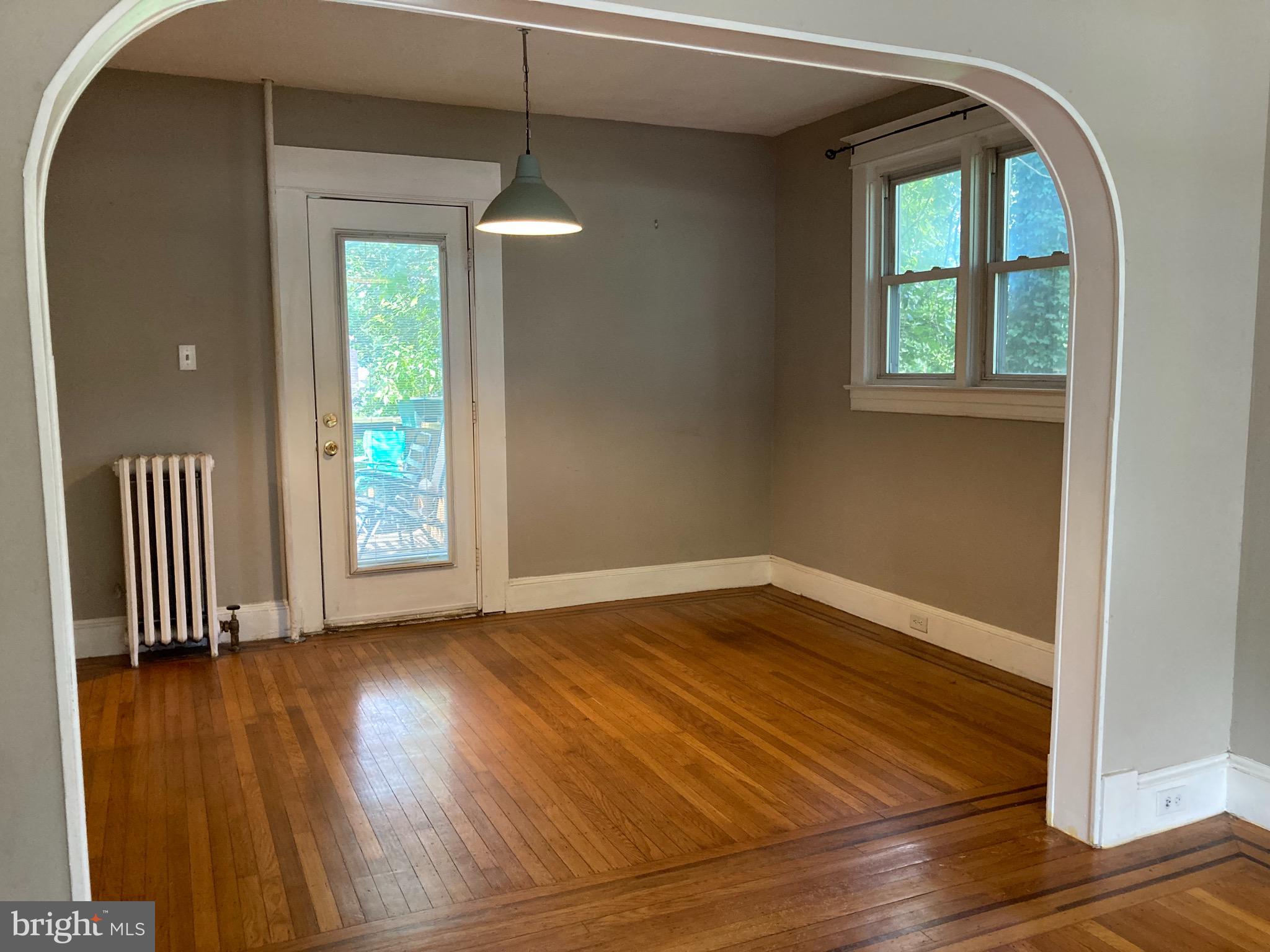634 St Dunstans Road Baltimore, MD 21212 - Photo 10 of 47 Dining room w/ door to deck