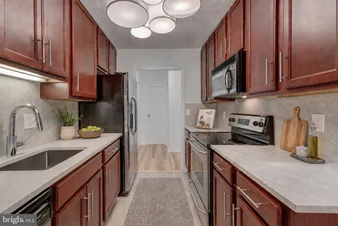 $299,000 | 5300 Columbia Pike, Unit 214, Arlington, VA 22204