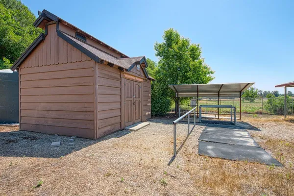 a view of a back yard of the house