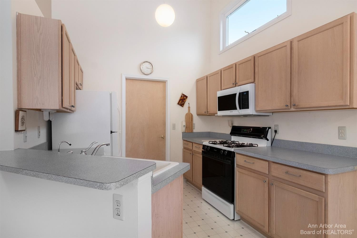 3378 Cromwell Road Ann Arbor, MI 48105 - Photo 13 of 24 Photo 13