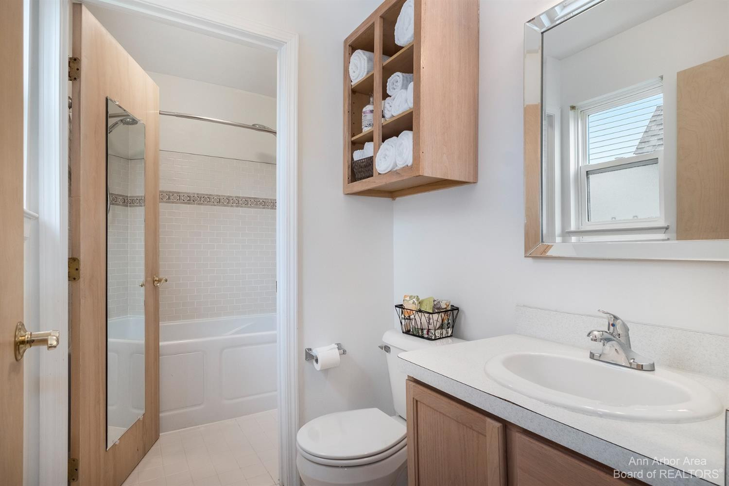 3378 Cromwell Road Ann Arbor, MI 48105 - Photo 16 of 24 Photo 16