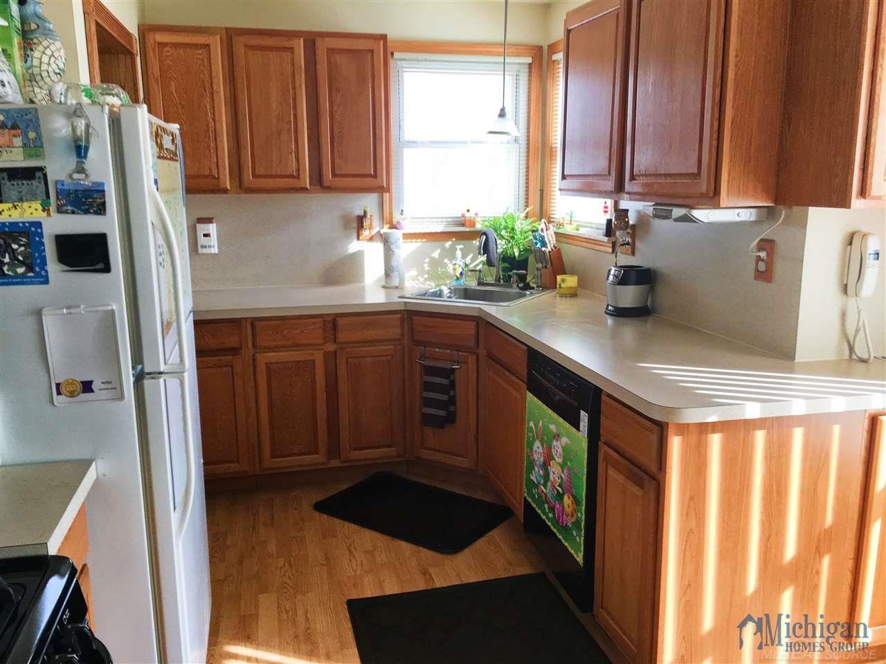 21753 David Eastpointe, MI 48021 - Photo 12 of 27 31315449-11.JPG