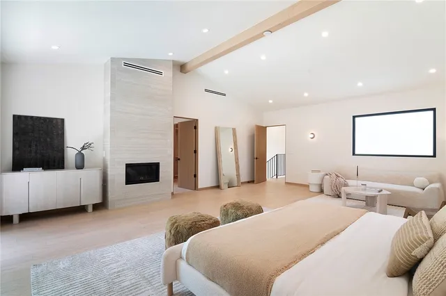 $2,890,000 | 22616 Hatteras Street, Woodland Hills, CA 91367