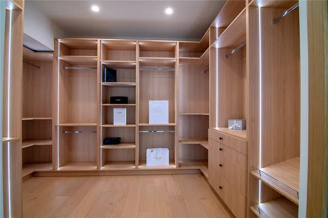 $2,890,000 | 22616 Hatteras Street, Woodland Hills, CA 91367