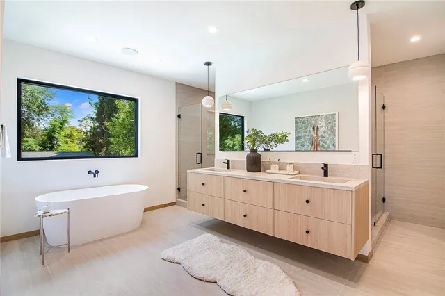 $2,890,000 | 22616 Hatteras Street, Woodland Hills, CA 91367