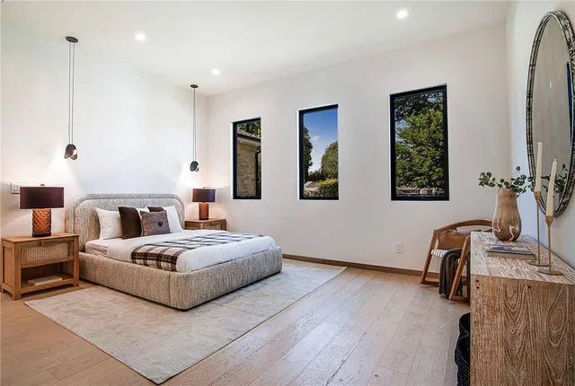 $2,890,000 | 22616 Hatteras Street, Woodland Hills, CA 91367