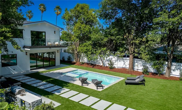 $2,890,000 | 22616 Hatteras Street, Woodland Hills, CA 91367