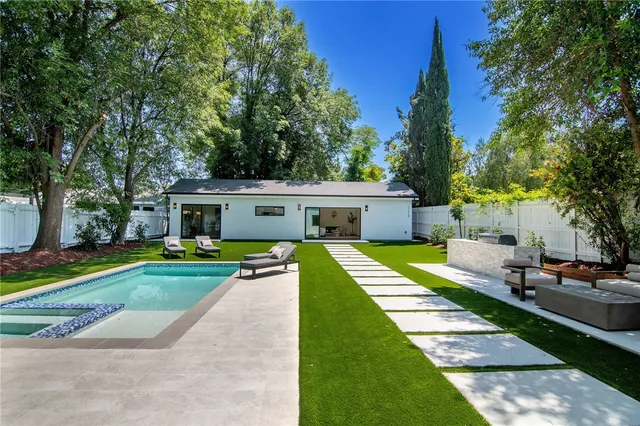 $2,890,000 | 22616 Hatteras Street, Woodland Hills, CA 91367