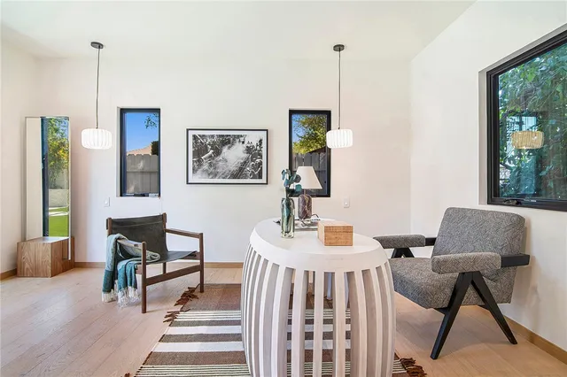 $2,890,000 | 22616 Hatteras Street, Woodland Hills, CA 91367