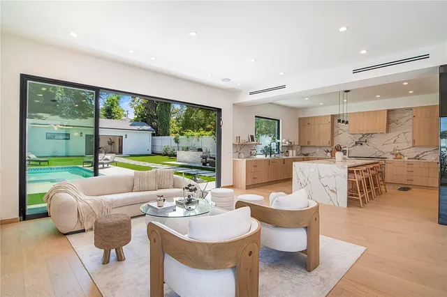 $2,890,000 | 22616 Hatteras Street, Woodland Hills, CA 91367