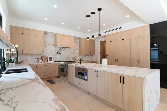 $2,890,000 | 22616 Hatteras Street, Woodland Hills, CA 91367