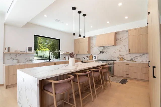 $2,890,000 | 22616 Hatteras Street, Woodland Hills, CA 91367