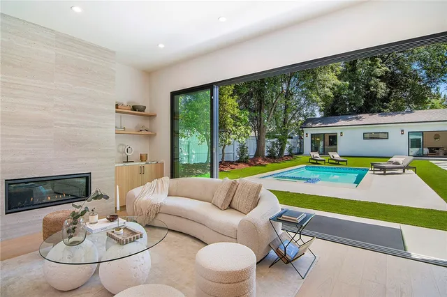 $2,890,000 | 22616 Hatteras Street, Woodland Hills, CA 91367