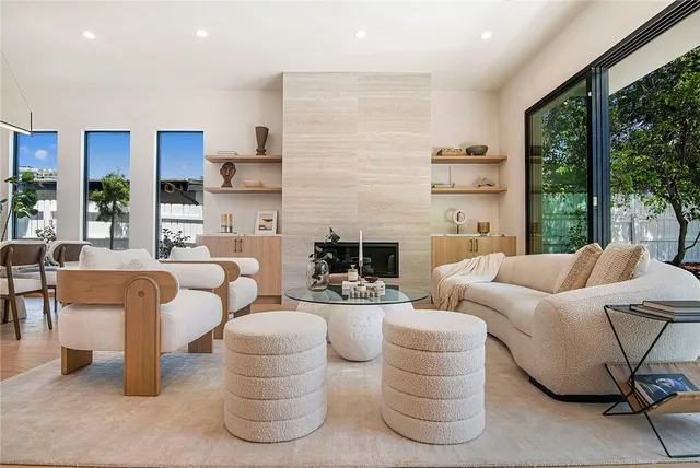 $2,890,000 | 22616 Hatteras Street, Woodland Hills, CA 91367