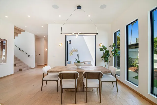 $2,890,000 | 22616 Hatteras Street, Woodland Hills, CA 91367