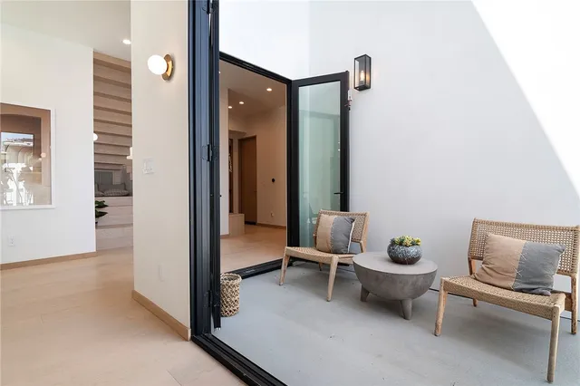 $2,890,000 | 22616 Hatteras Street, Woodland Hills, CA 91367