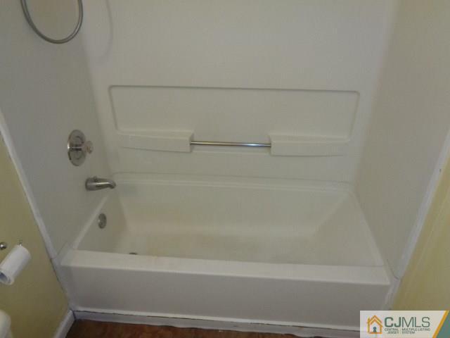 432 Edpas Road, Unit 432 New Brunswick, NJ 08901 - Photo 14 of 22 a bathroom with a bathtub