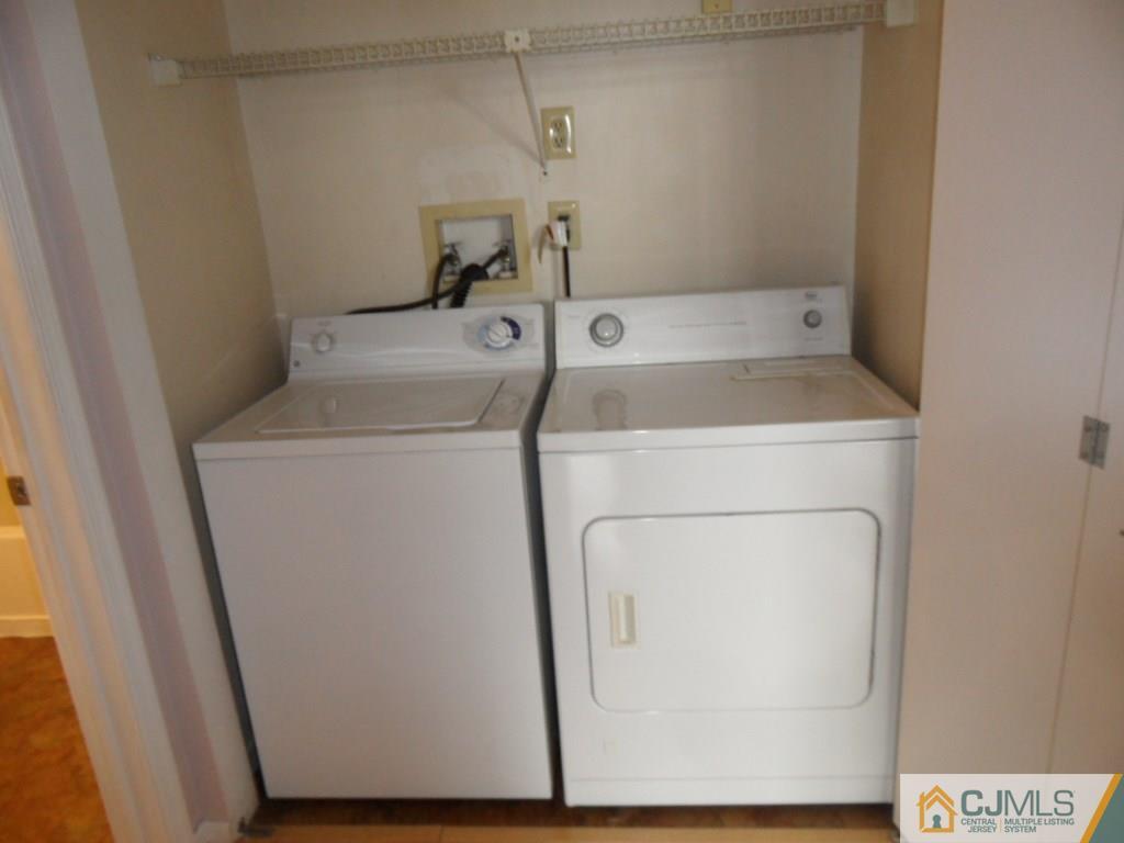 432 Edpas Road, Unit 432 New Brunswick, NJ 08901 - Photo 15 of 22 a utility room with dryer and washer