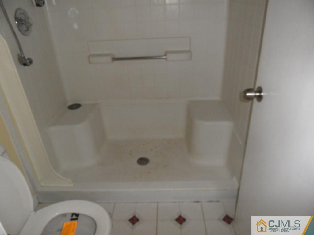 432 Edpas Road, Unit 432 New Brunswick, NJ 08901 - Photo 17 of 22 a close view of a bathtub in bathroom