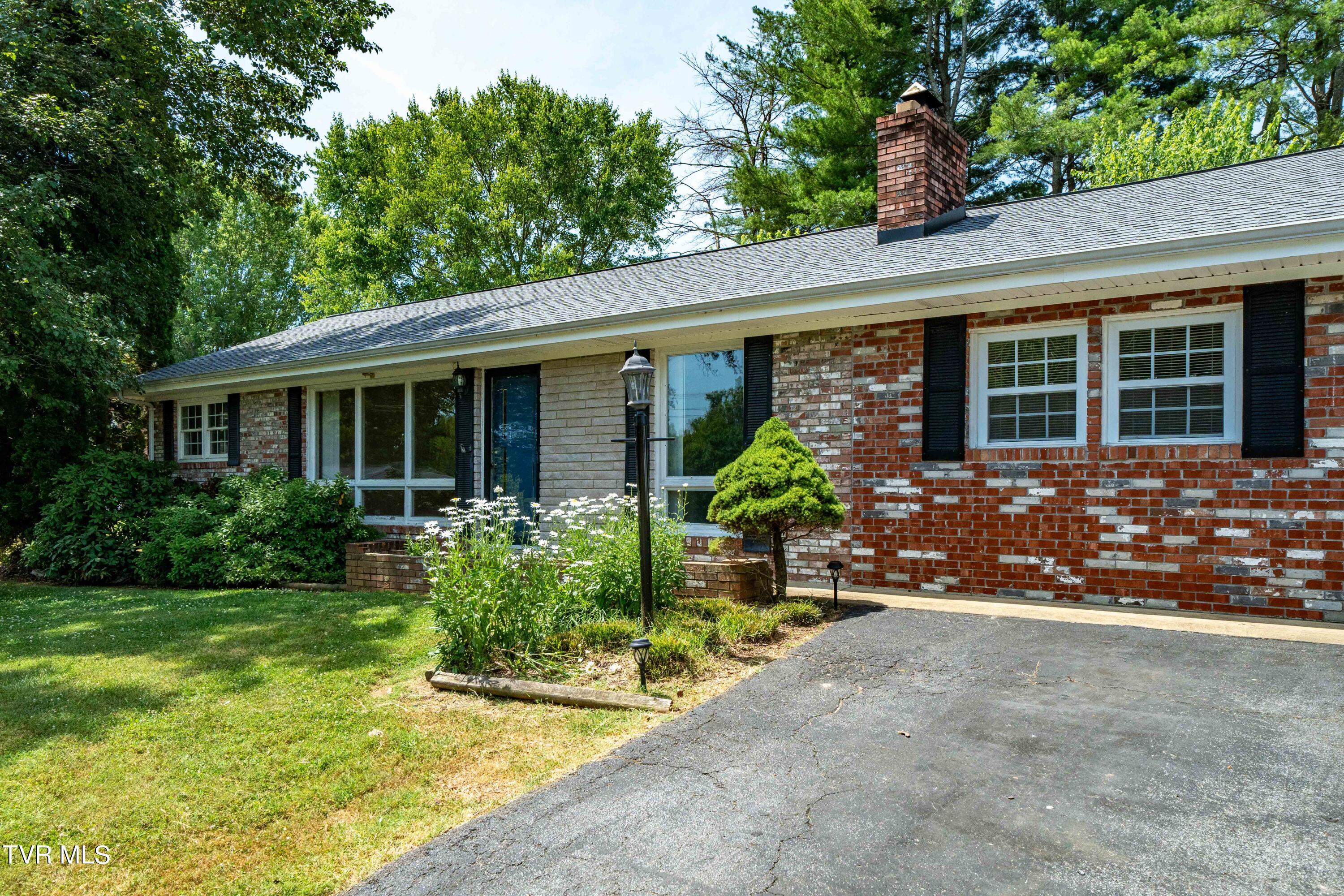 128 Rolling Acres Drive Gray, TN 37615 - Photo 4 of 51 128 Rolling Acres Dr (4 of 51)