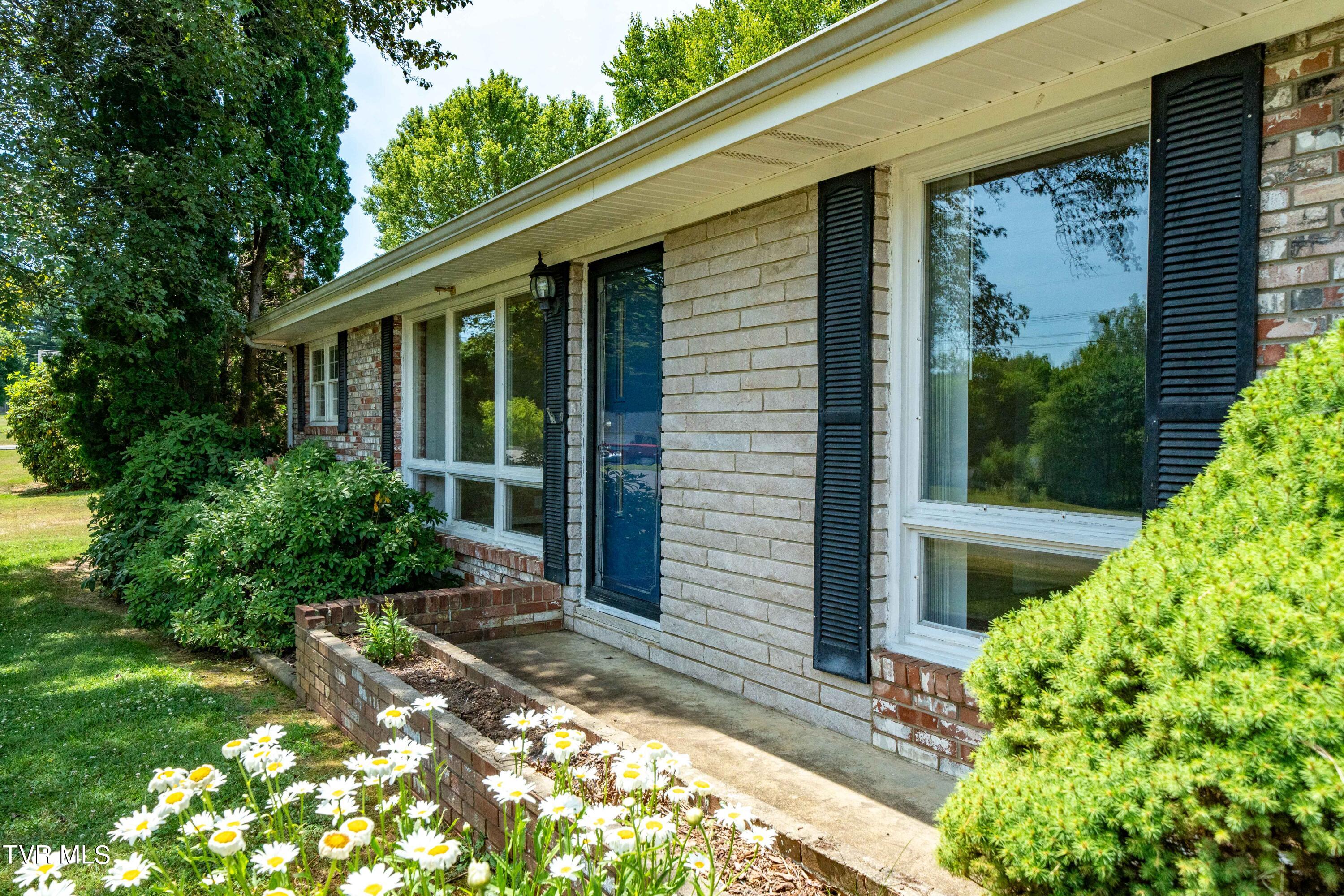 128 Rolling Acres Drive Gray, TN 37615 - Photo 6 of 51 128 Rolling Acres Dr (6 of 51)