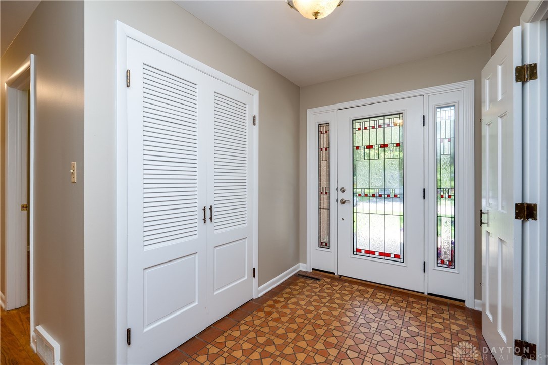6044 Waterloo Road Dayton, OH 45459 - Photo 6 of 47 Gallery Image 6