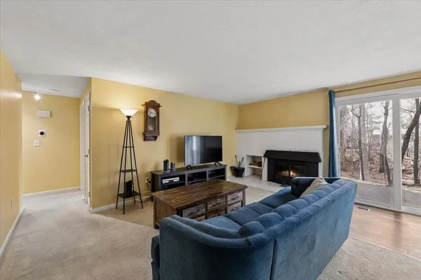$415,000 | 6 Duckford Circle, Unit 19, Nashua, NH 03063