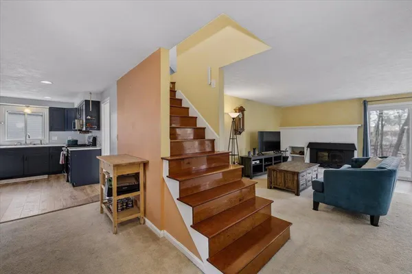 $415,000 | 6 Duckford Circle, Unit 19, Nashua, NH 03063