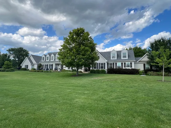 $1,079,000 | 6N171 East Ridgewood Drive, St. Charles, IL 60175