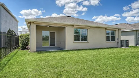 a view of a house with backyard and garden