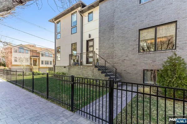 $7,500 | 38 Hilliard Avenue, Unit 1, Edgewater, NJ 07020