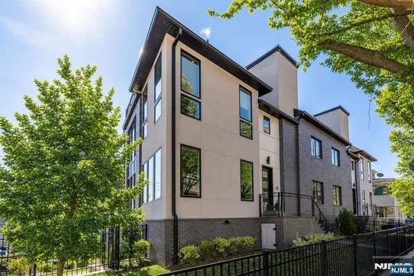 $7,500 | 38 Hilliard Avenue, Unit 1, Edgewater, NJ 07020