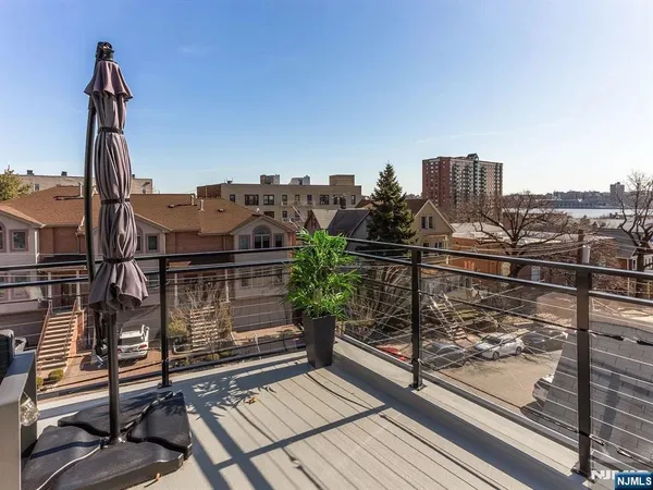 $7,500 | 38 Hilliard Avenue, Unit 1, Edgewater, NJ 07020
