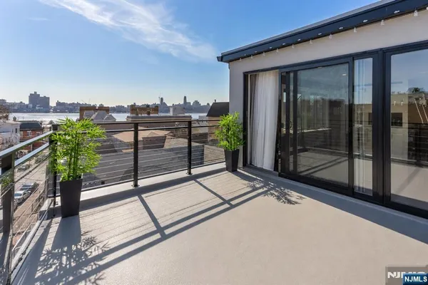 $7,500 | 38 Hilliard Avenue, Unit 1, Edgewater, NJ 07020