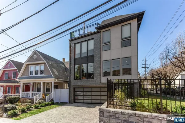 $7,500 | 38 Hilliard Avenue, Unit 1, Edgewater, NJ 07020