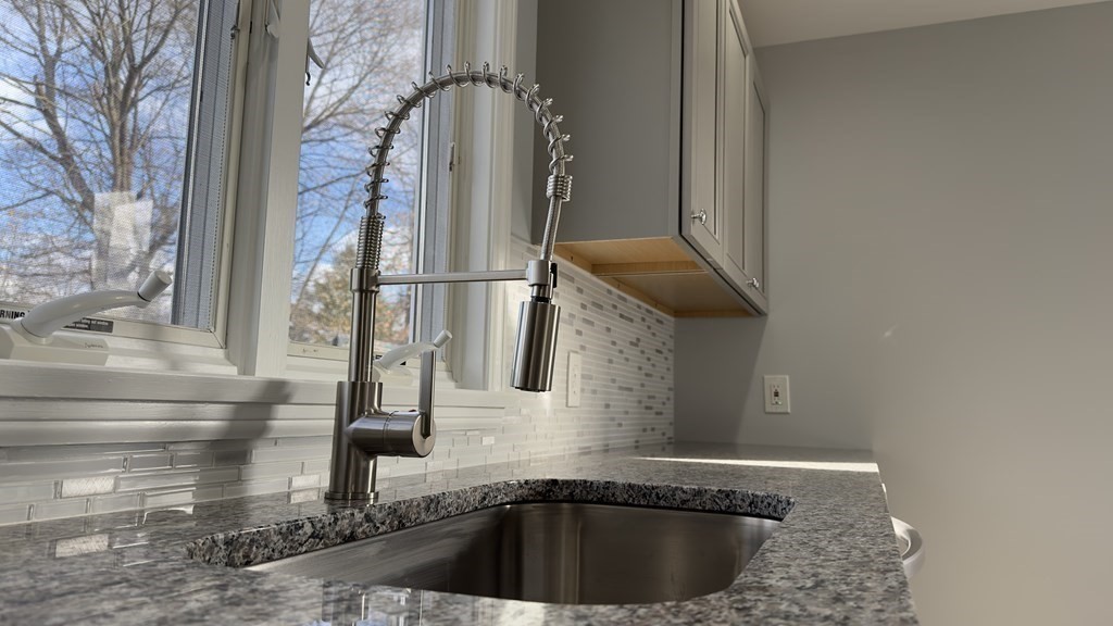 17 Champlain Street Springfield, MA 01151 - Photo 12 of 35 Gallery Image 12