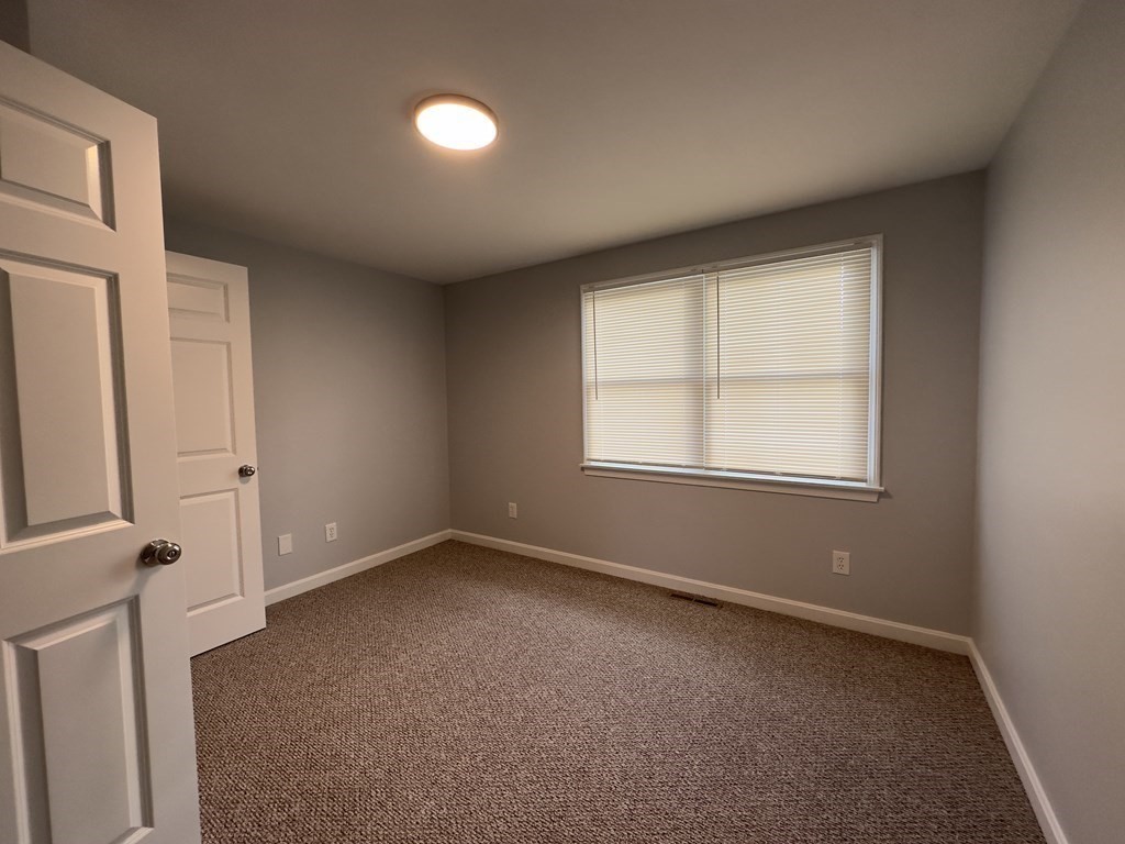 17 Champlain Street Springfield, MA 01151 - Photo 19 of 35 Gallery Image 19