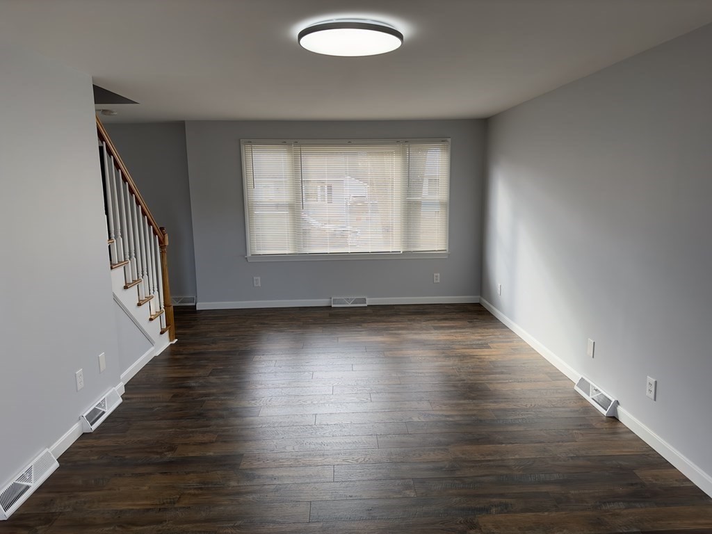 17 Champlain Street Springfield, MA 01151 - Photo 5 of 35 Gallery Image 5