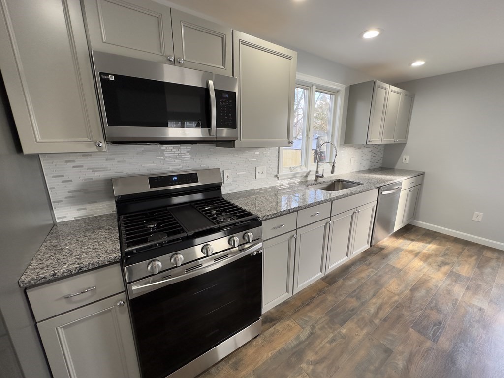 17 Champlain Street Springfield, MA 01151 - Photo 9 of 35 Gallery Image 9