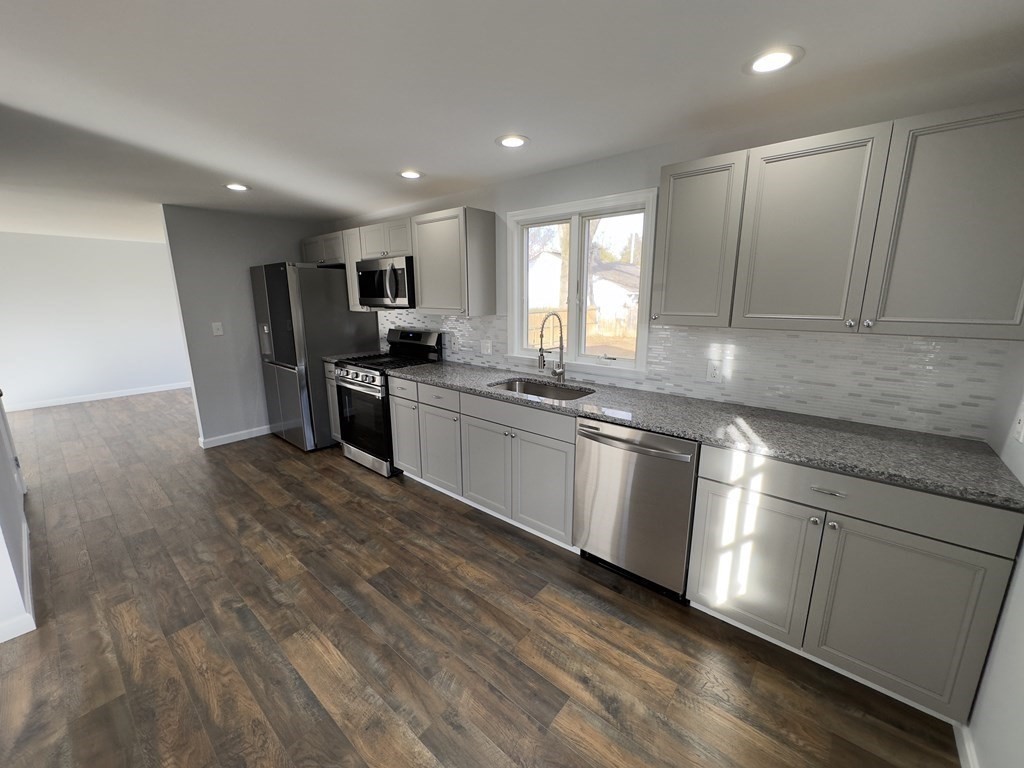 17 Champlain Street Springfield, MA 01151 - Photo 10 of 35 Gallery Image 10