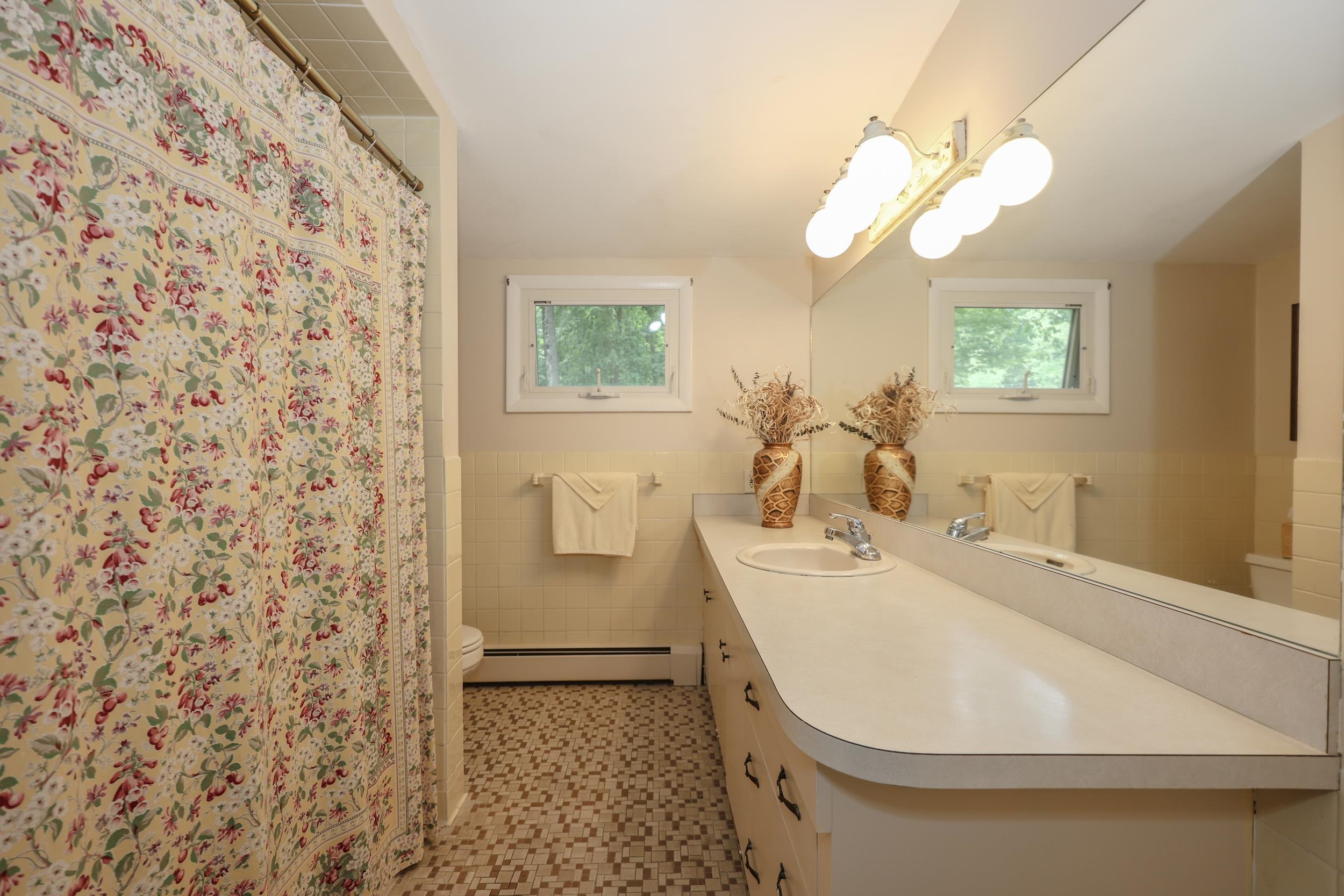 41 Bruce Road Manchester, NH 03104 - Photo 16 of 39 Gallery Image 16
