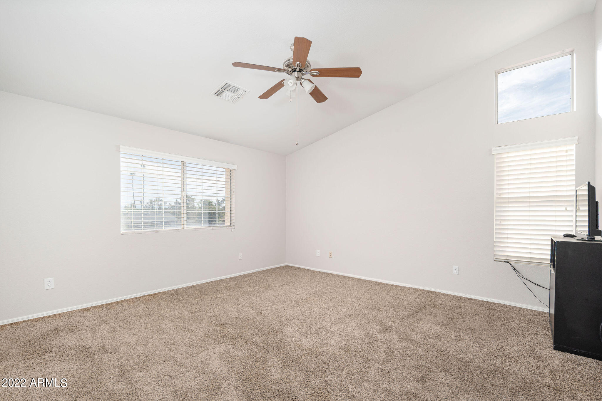 4002 West Cactus Road Phoenix, AZ 85029 - Photo 13 of 24 Main bedroom
