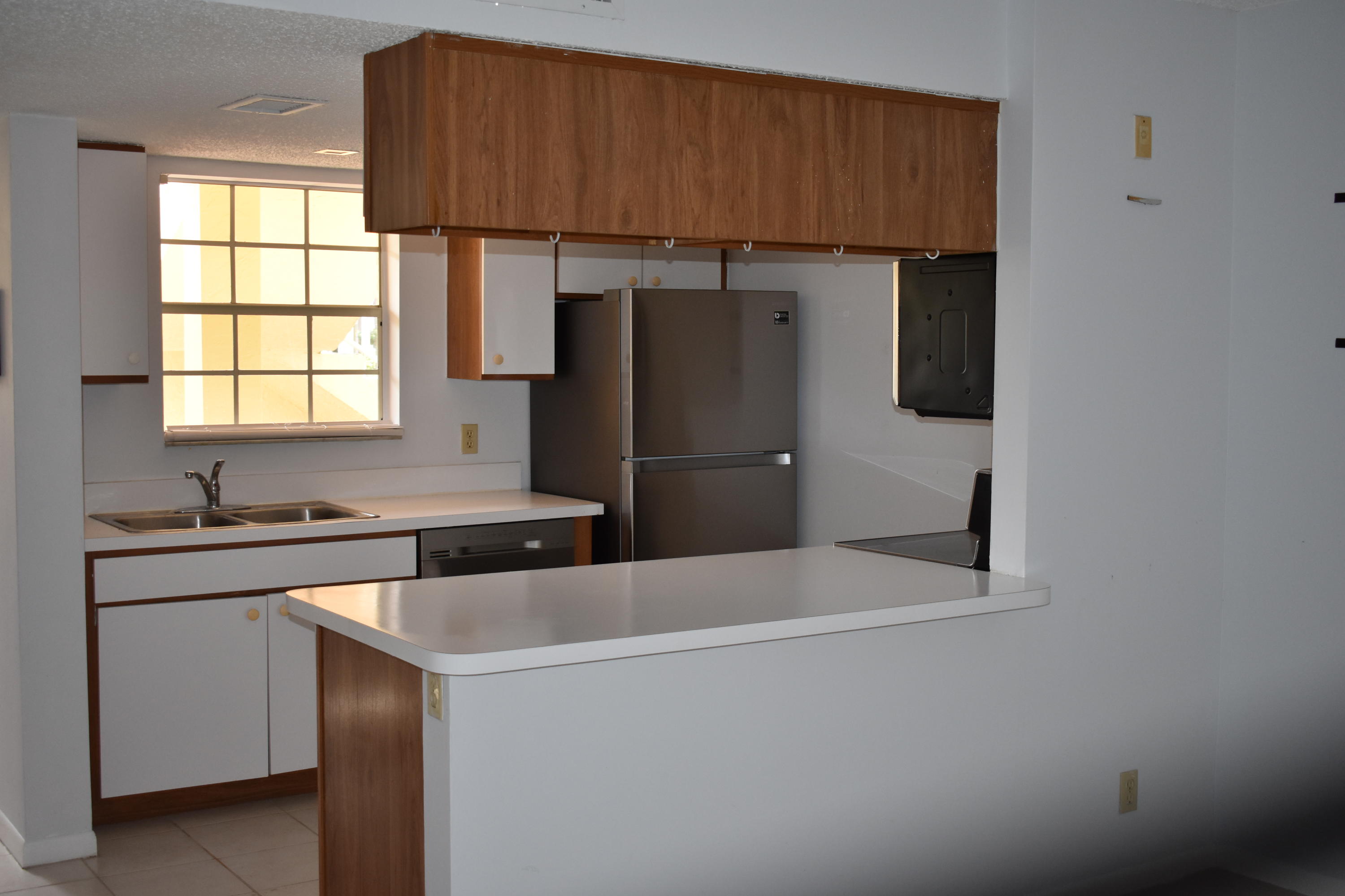 6355 La Costa Drive, Unit D Boca Raton, FL 33433 - Photo 7 of 7 kitchen