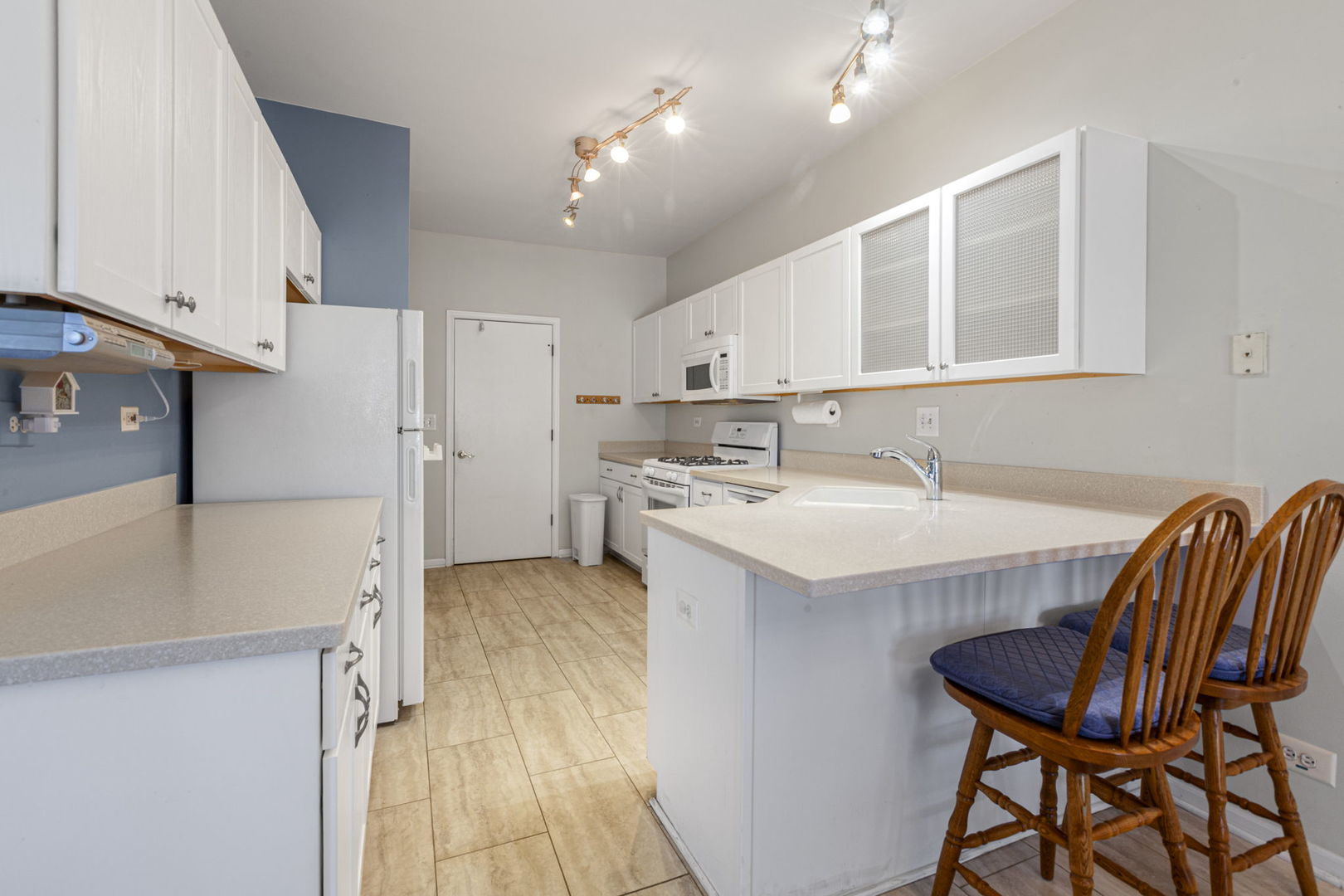 316 Haber Road Cary, IL 60013 - Photo 4 of 22