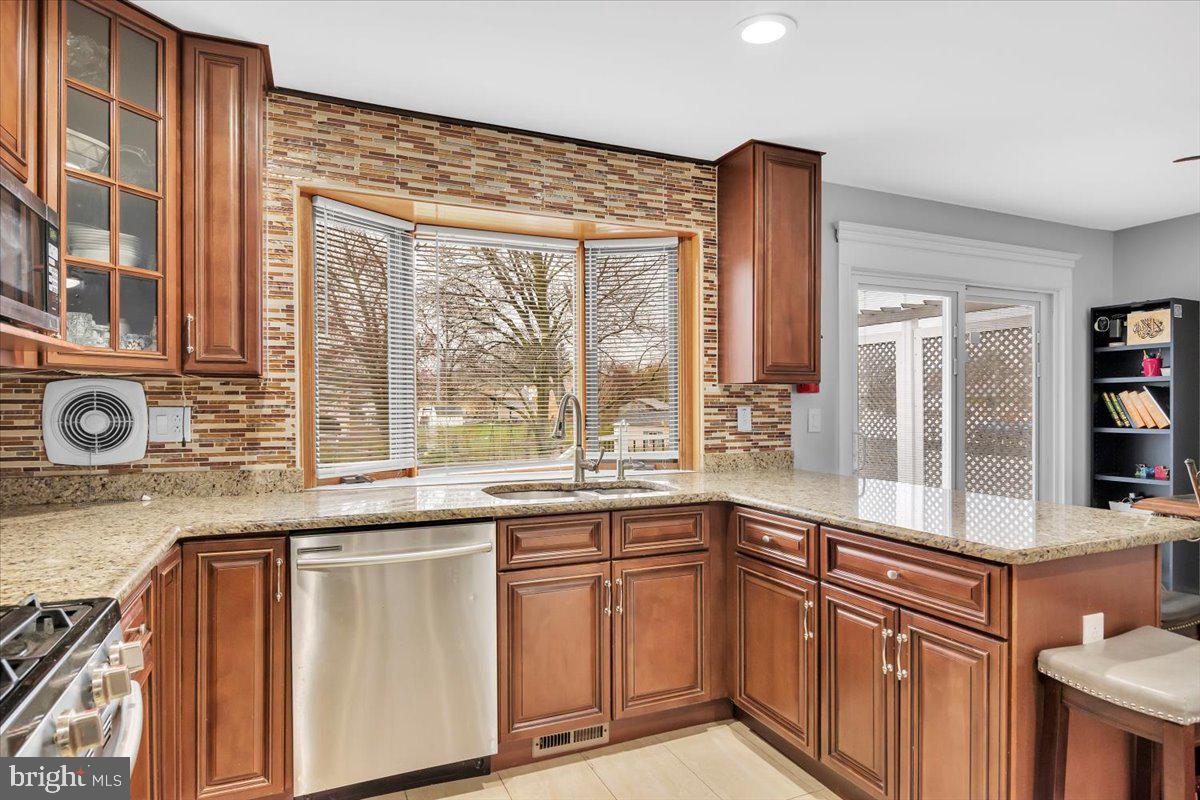 17 Lansdowne Road Burlington, NJ 08016 - Photo 16 of 36