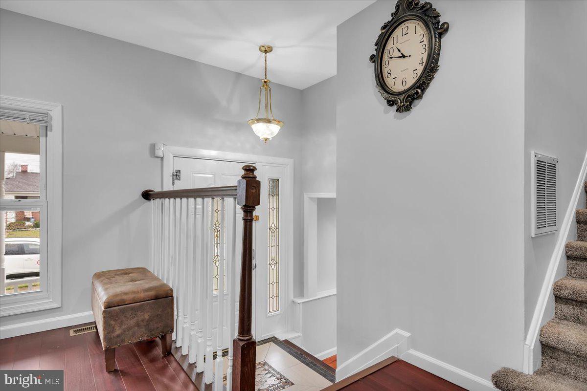 17 Lansdowne Road Burlington, NJ 08016 - Photo 8 of 36