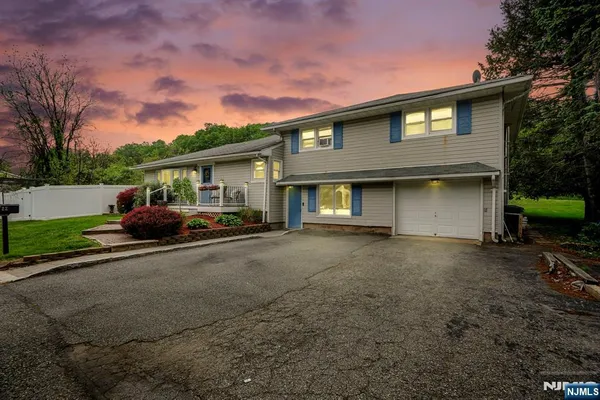 $600,000 | 22 Federal Hill Road, Pompton Lakes, NJ 07442